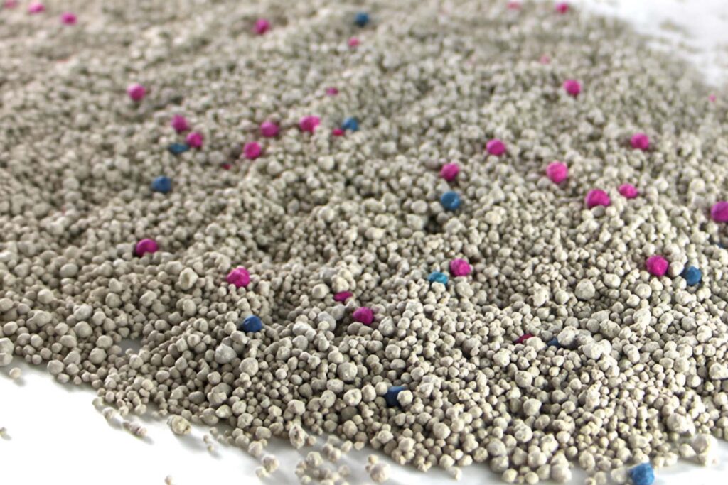 Bentonite cat litter